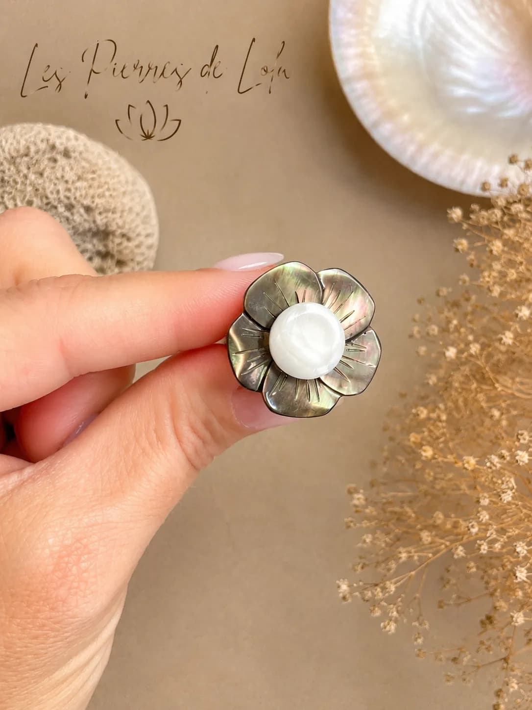 Bague Fleur en Nacre – Élégance naturelle du coquillage