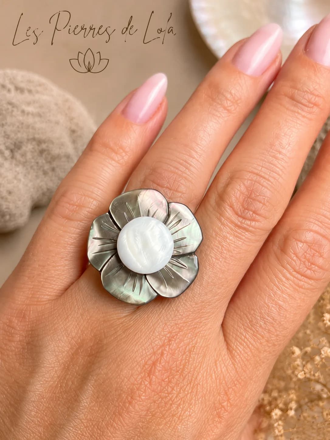 Bague Fleur en Nacre – Élégance naturelle du coquillage