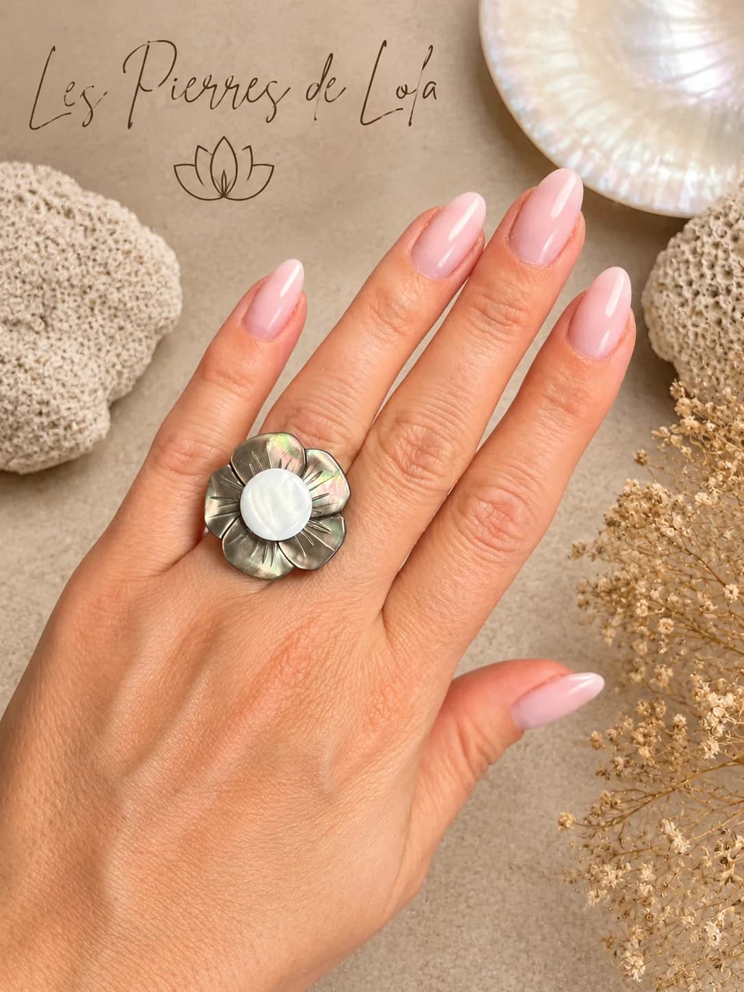 Bague Fleur en Nacre – Élégance naturelle du coquillage