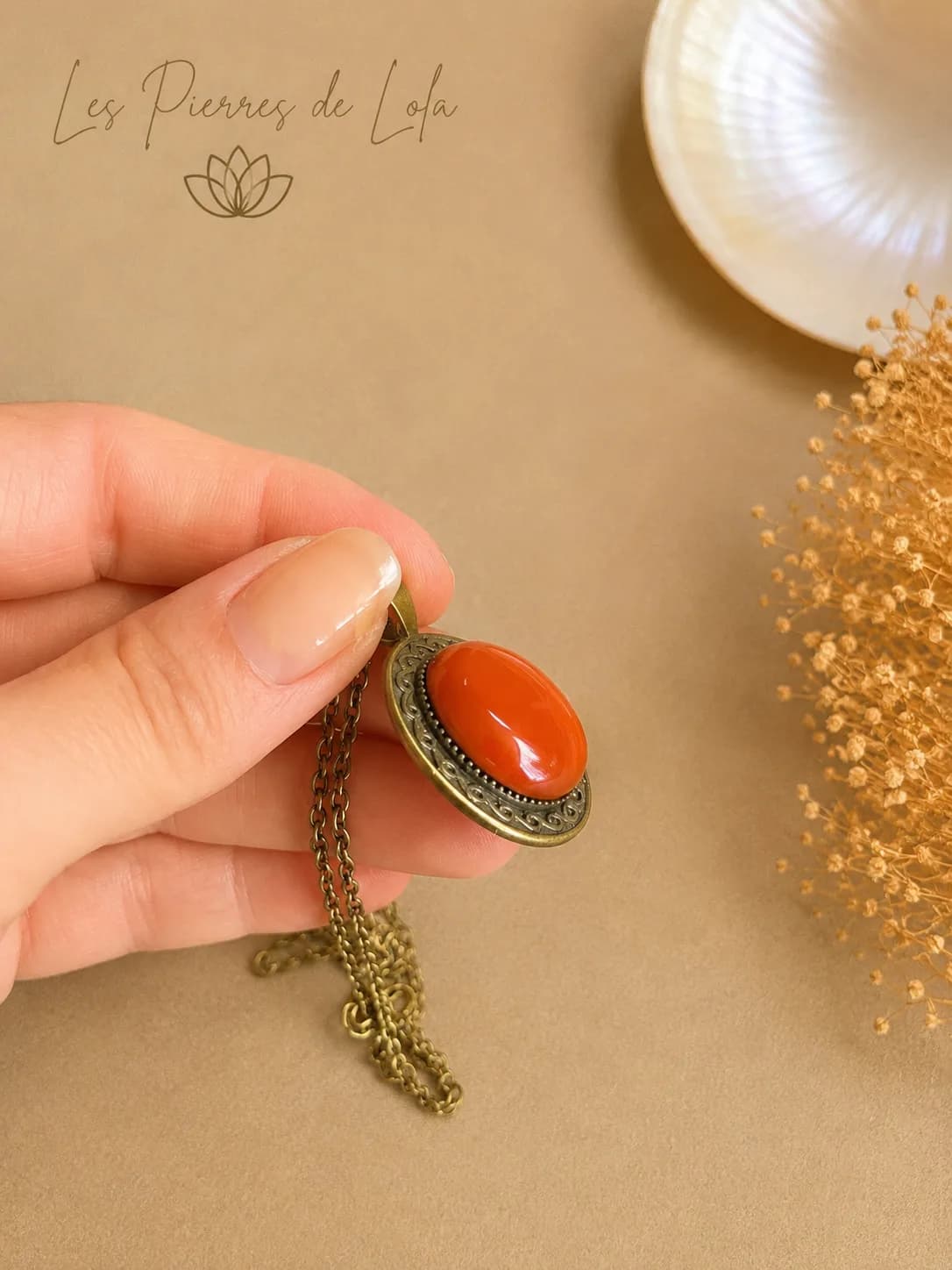 Collier rond en bronze et Jaspe rouge – Une élégance intemporelle