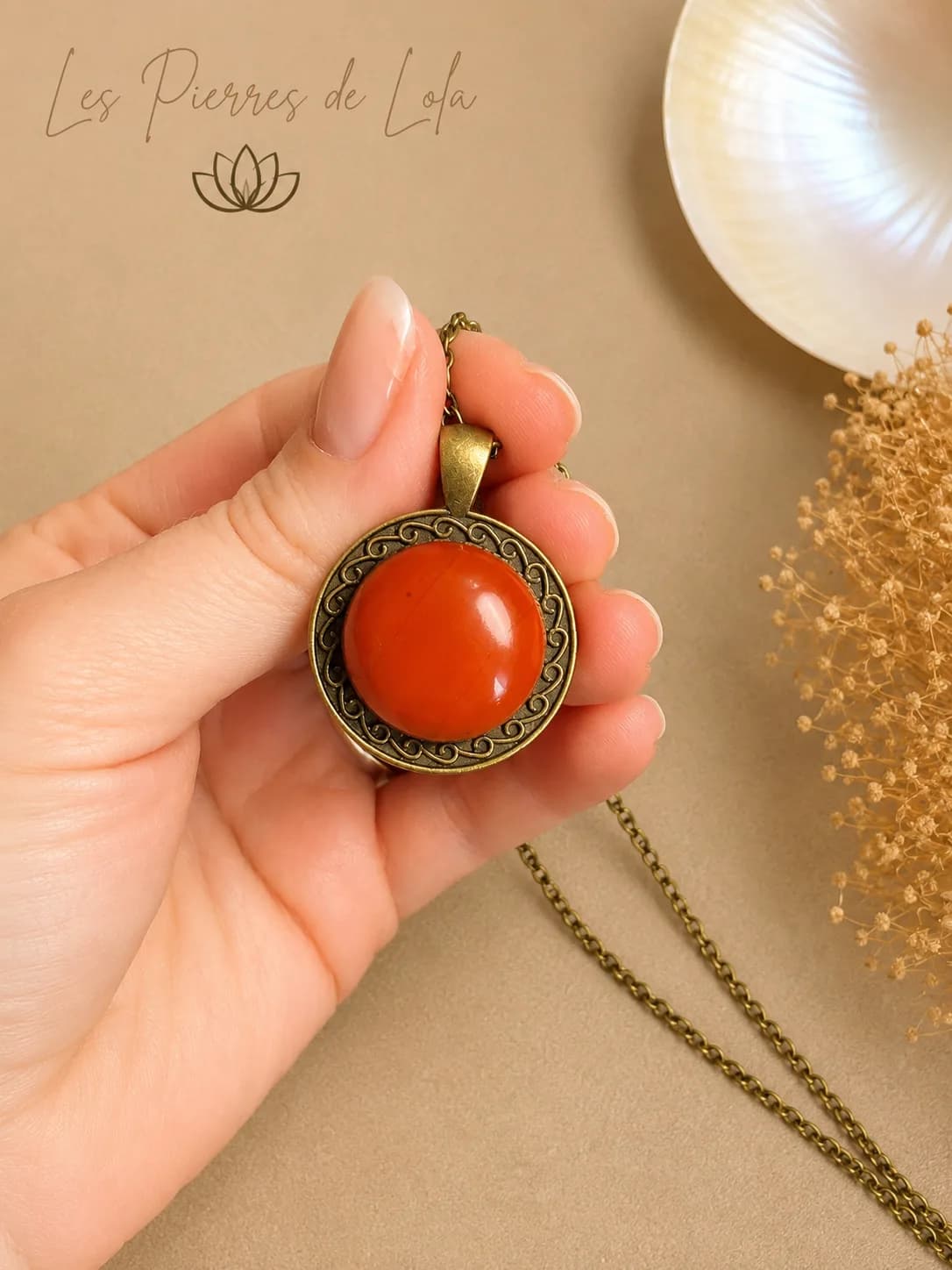 Collier rond en bronze et Jaspe rouge – Une élégance intemporelle