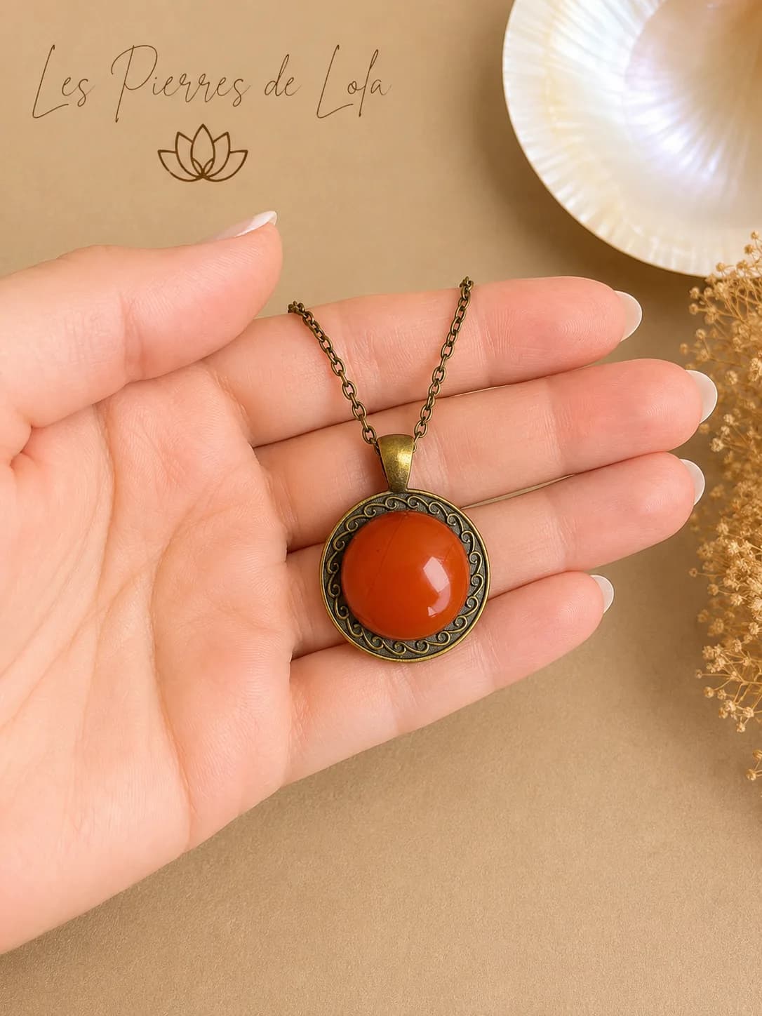 Collier rond en bronze et Jaspe rouge – Une élégance intemporelle