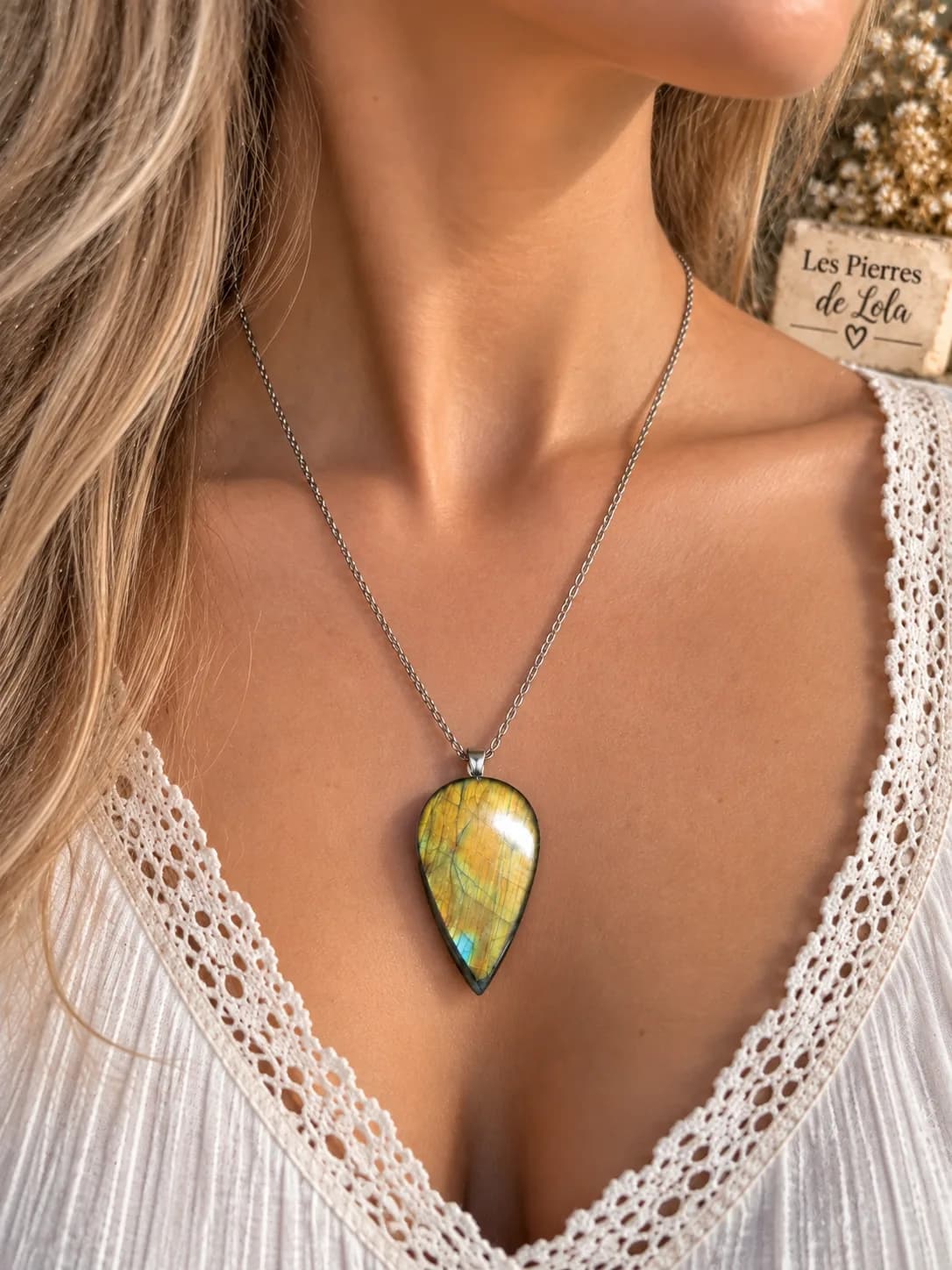 Collier Labradorite Goutte – Reflets Or & Bleu