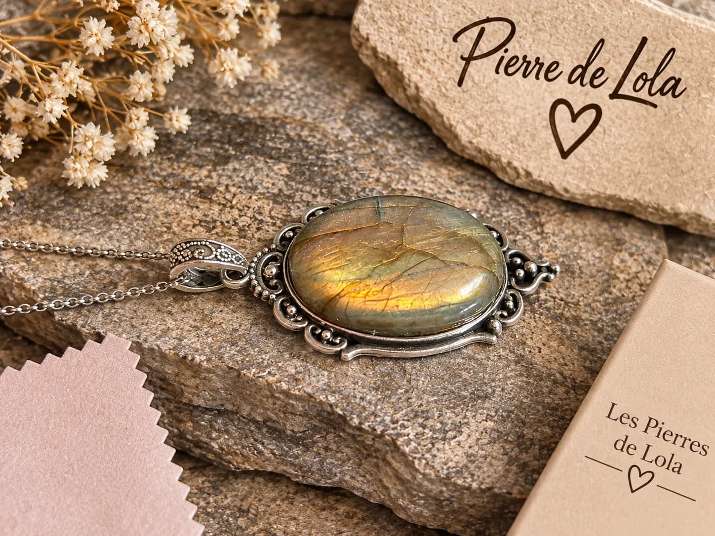 Collier Labradorite Ovale – Reflets Dorés & Monture Ornementale