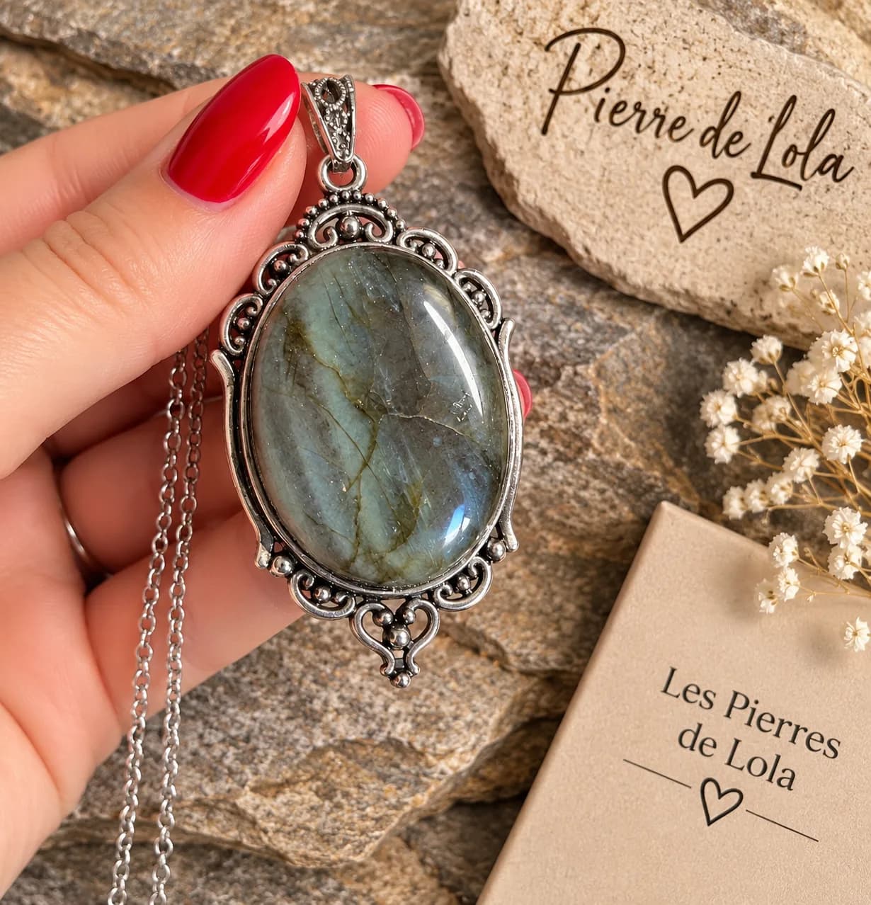 Collier Labradorite Ovale – Reflets Dorés & Monture Ornementale