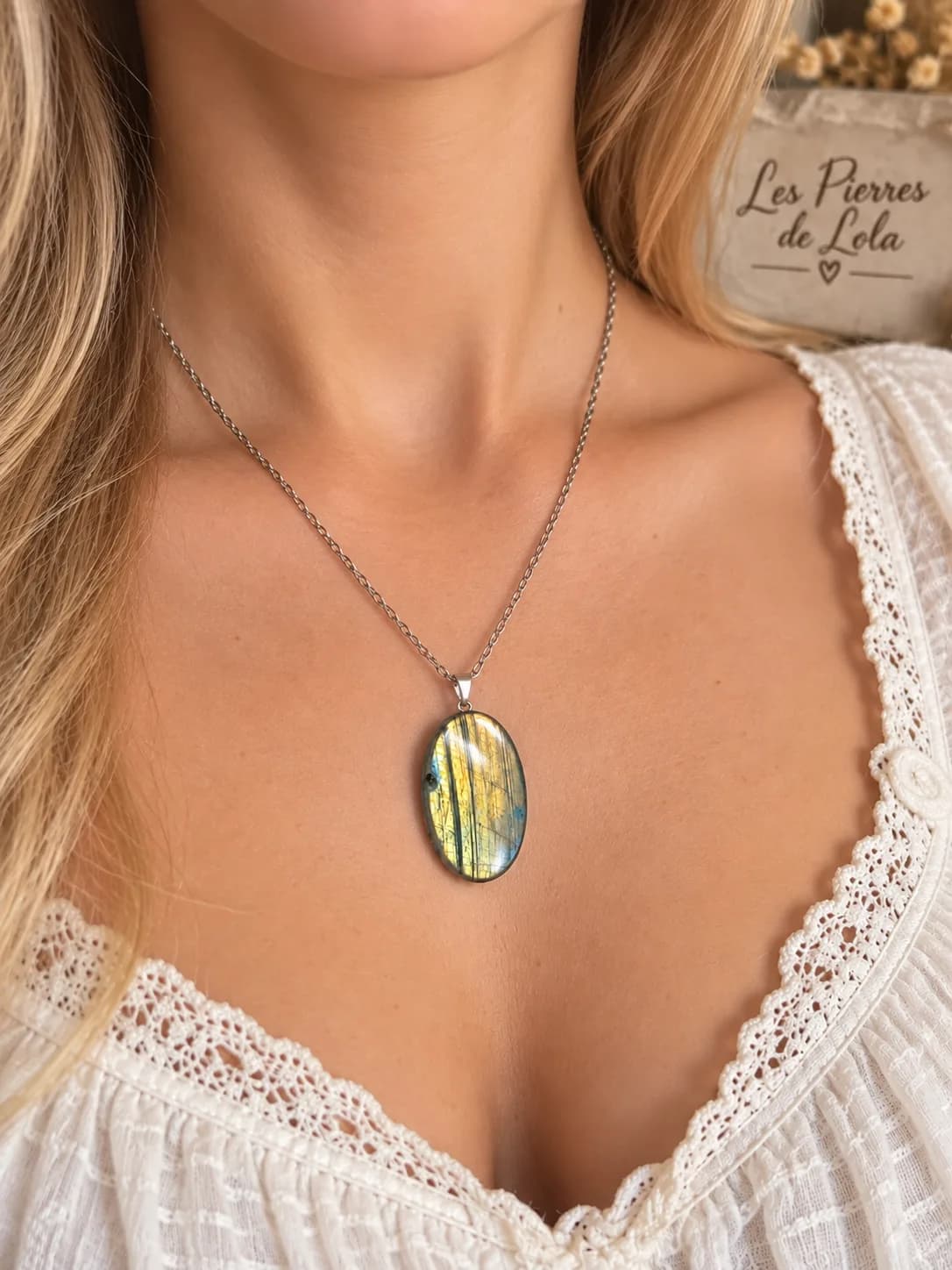 Collier Labradorite aux Reflets Dorés