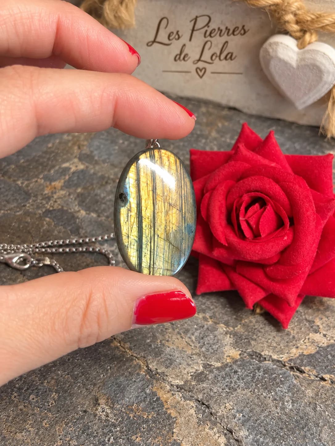 Collier Labradorite aux Reflets Dorés