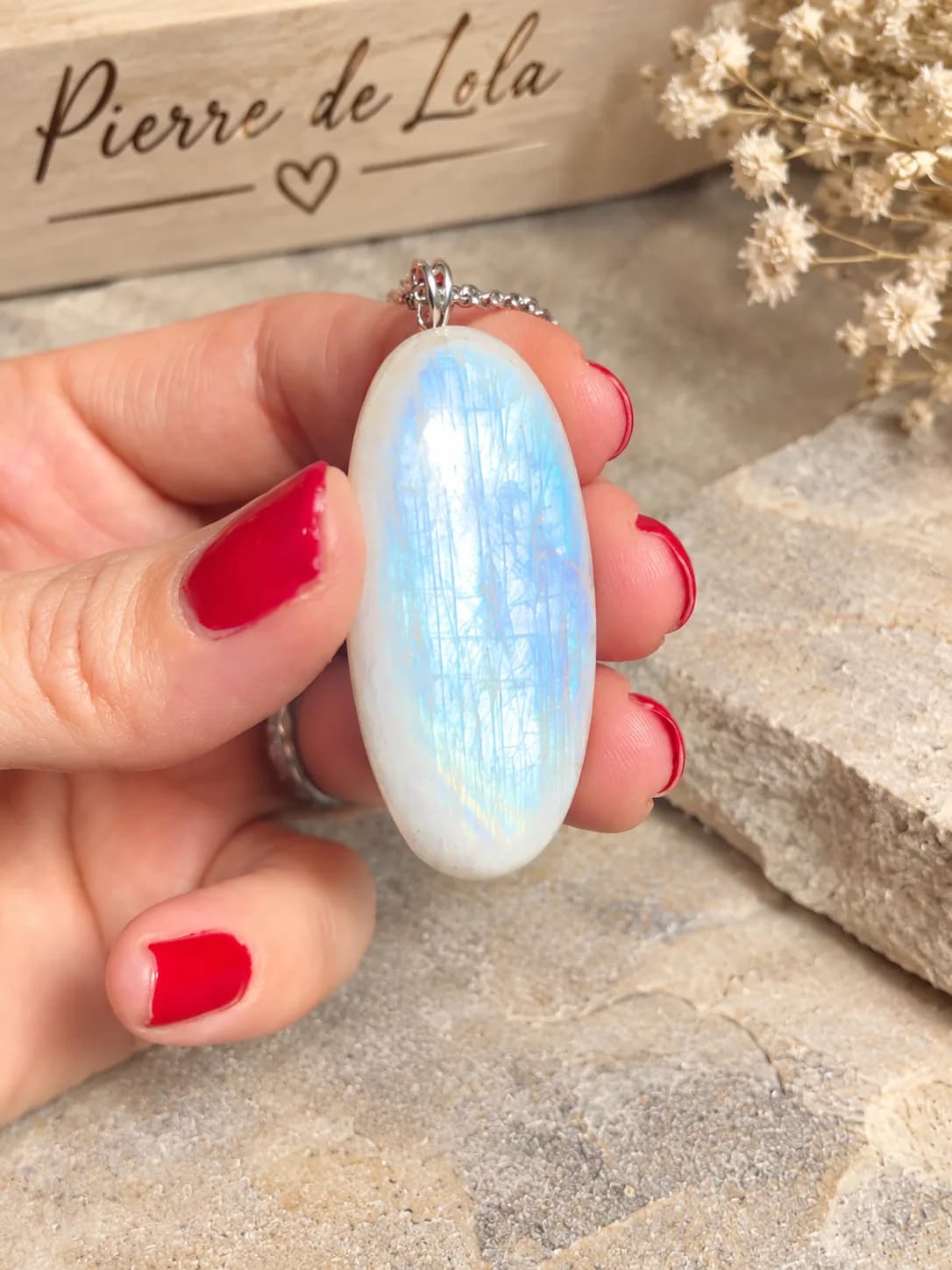 Collier « Éclat Lunaire » – Pierre de Lune aux Reflets Bleus