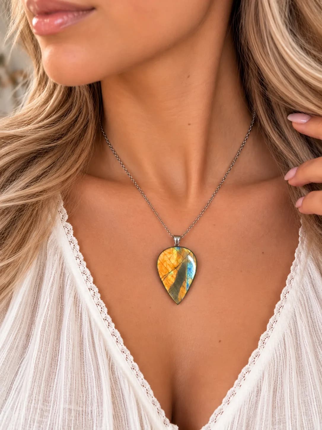 Collier Labradorite Goutte – Lumière Dorée ✨