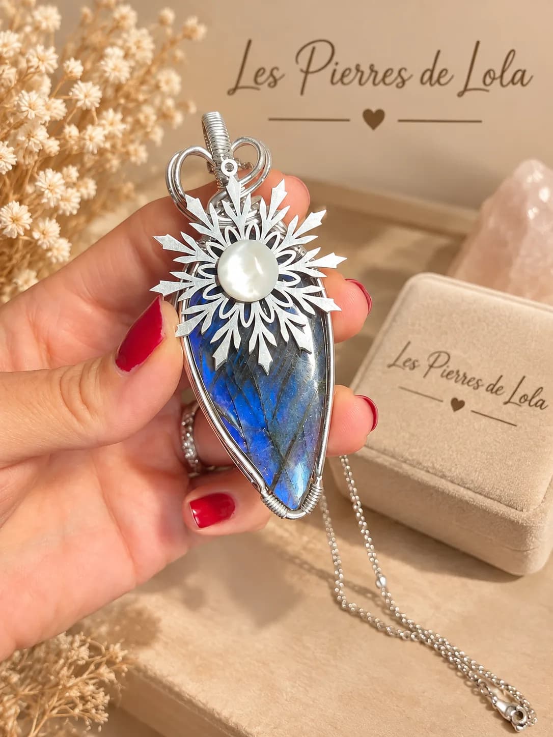 Collier Labradorite & Flocon de Neige – Éclat d’Hiver ❄️💙
