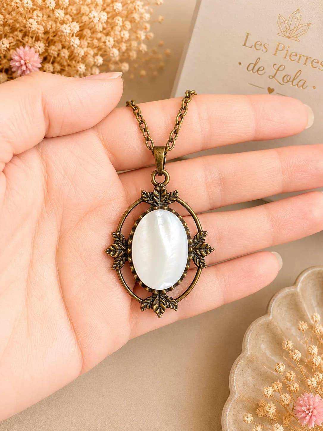Collier Nacre Naturelle – Élégance vintage et douceur intemporelle