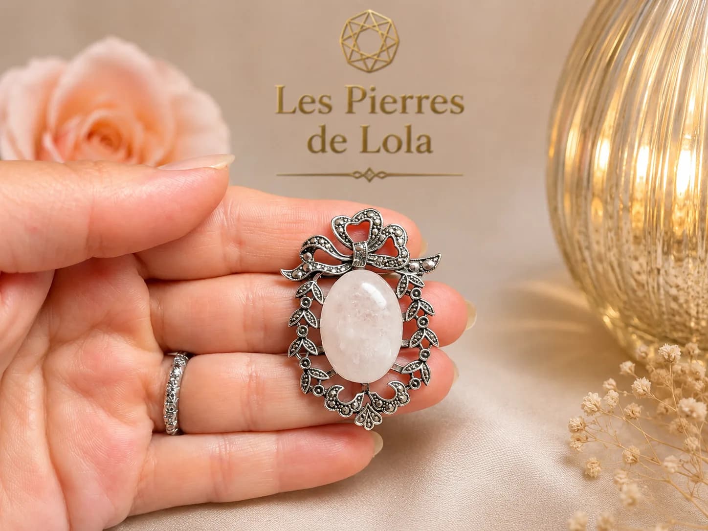 🌸 Broche en Quartz Rose Naturel – Argent Antique