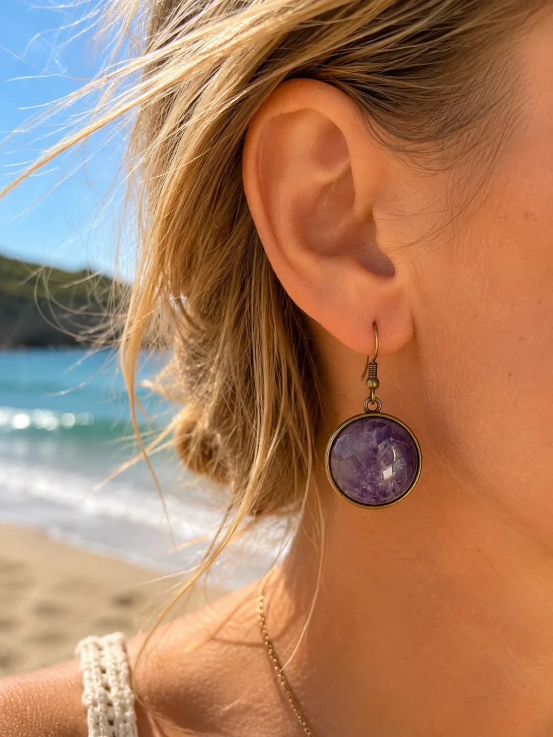 Élégance Céleste – Boucles d'Oreilles en Améthyste Naturelle aux Douces Nuances Violettes et Blanches